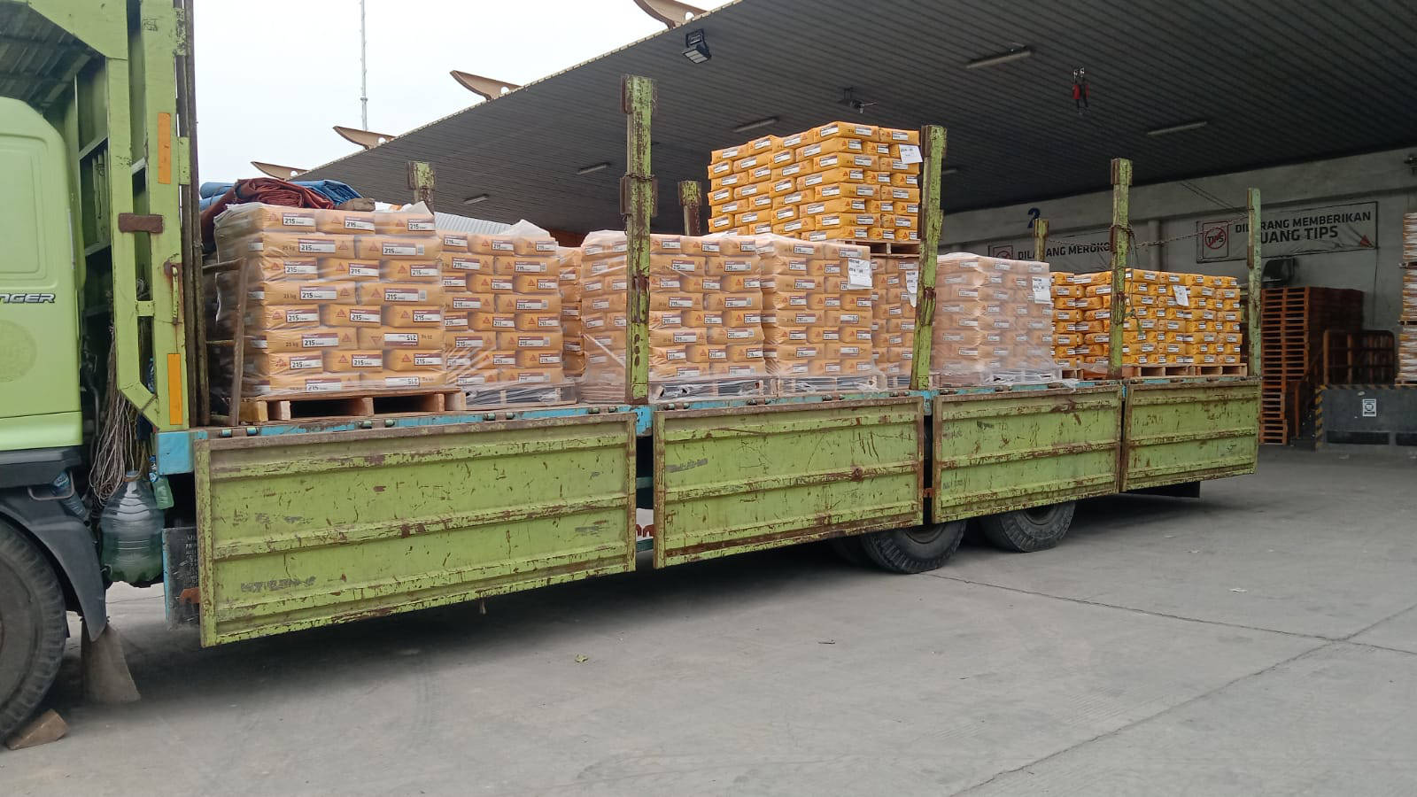Pengiriman material Grouting SikaGrout 215 dan Floor Hardener Chapdur Natural