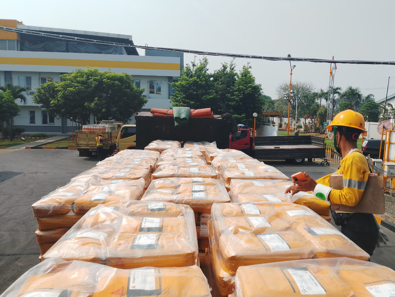 Pengiriman material Floor Hardener Sika Chapdur Grey