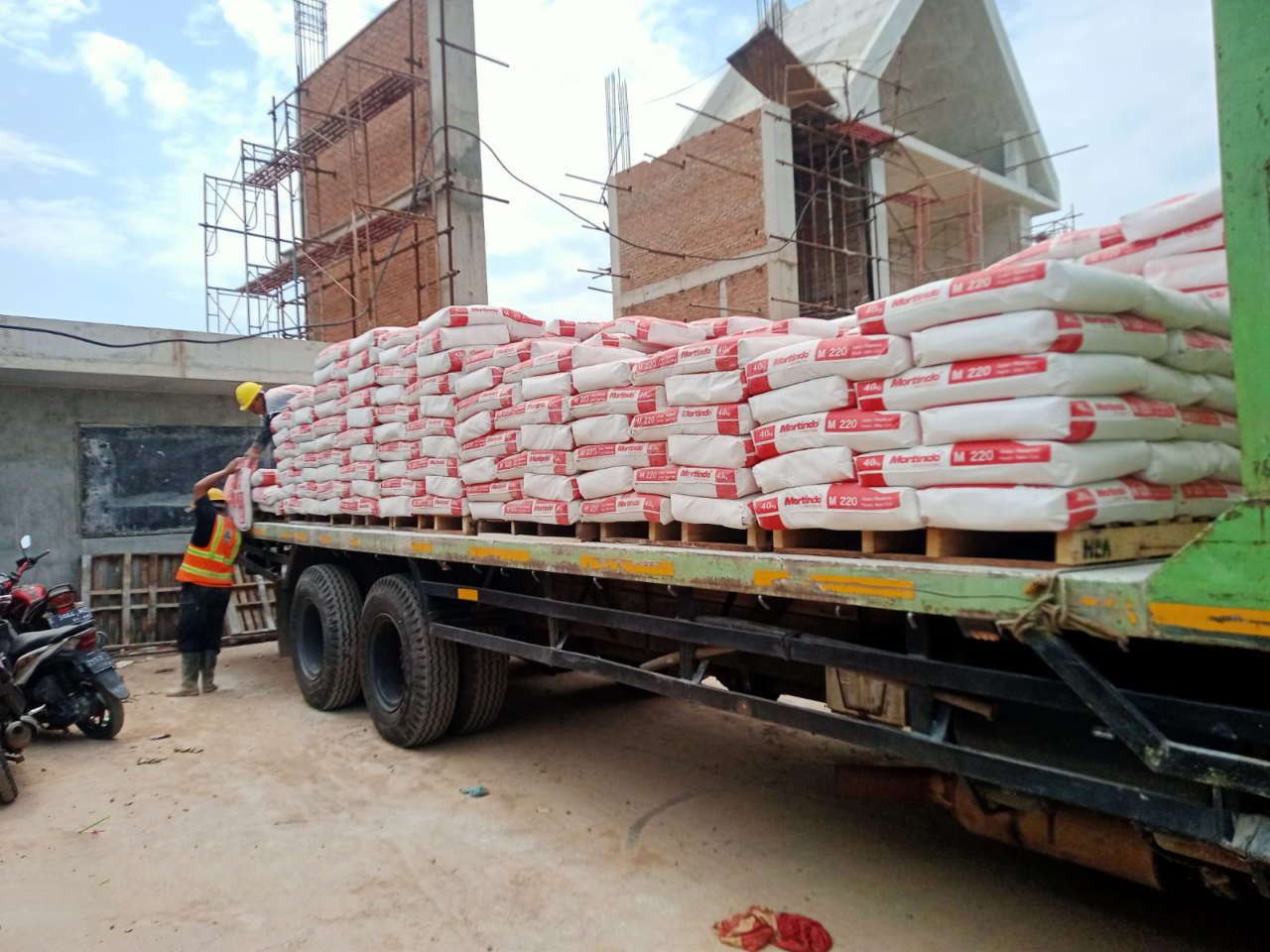 Pengiriman material Acian Mortindo M220